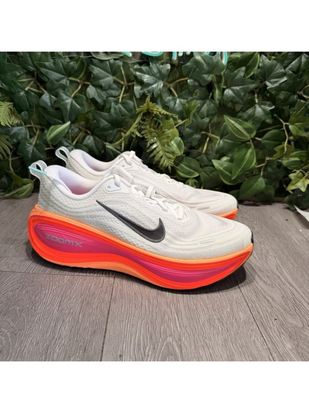 Nike Women’s Vomero Plus White Fire Pink Size 10 HV8154 104